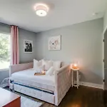 King & Queen 2 Homes - 24 Beds Views Holiday home