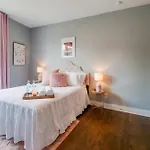 King & Queen 2 Homes - 24 Beds Views Holiday home *