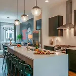 King & Queen 2 Homes - 24 Beds Views *
