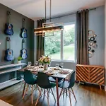 King & Queen 2 Homes - 24 Beds Views Holiday home Nashville