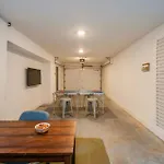 King & Queen 2 Homes - 24 Beds Views