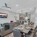 New Luxe 4br 12 Beds - Roofdeck Views - Chefs Kitchen Nashville