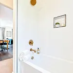 New Nash Eras - Rooftop Decks With Hot Tub - 15 Beds Holiday home Nashville