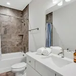 Holiday home New Luxe 4br 12 Beds - Roofdeck Views - Chefs Kitchen Nashville