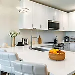 Downtown Nashville 2Br Condo Balcony Parking Near Broadway