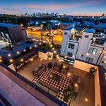 Rooftop Hot Tub City Views Pac-Man Pool Table