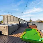 Holiday home Hot Tub Poker Pool Table & Rooftop Mls View *