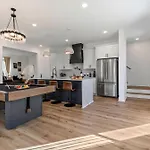 Holiday home Hot Tub Poker Pool Table & Rooftop Mls View *