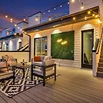 Double Rooftop Decks Hot Tub Karaoke Holiday home *