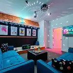 Rooftop Downtown Views - Bluebird Karaoke