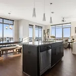 Luxurious Downtown Corner Views 2 Bed 2Bath 61