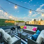 Close To Dt Music City Rooftop Views Game Room
