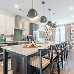 Rooftop Fire Pit & Skyline Views Near Broadway