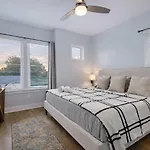 Modern 3-story Townhome W Rooftop & Views Nashville
