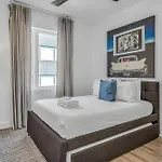 Spectacular Double Rooftop Home 7 Mins To Broadway