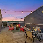 Rooftop Deck Grill Ping Pong Near Downtown Holiday home Nashville