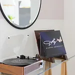 Sleeps 28 2 Units Near Dt Nashville Outrider By Avantstay