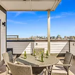 Spectacular Double Rooftop Home 7 Mins To Broadway