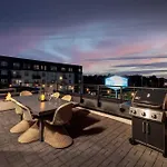 Luxe 4br Retreat With Rooftop Fire Pit & Garage *