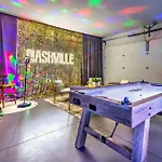 Skyline Views With Double Rooftop Deck & Game Room