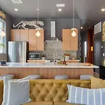 Colorful 4Br W Artful Design Dining Easy Access To Broadway The Bloom House By Avantstay