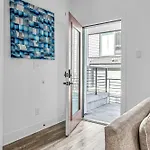 Spectacular Double Rooftop 7 Mins To Broadway Holiday home *