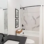 New Build Sleeps 12 2 Condos Modern Design Near Downtown Nashville