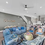 Brand New Views Karaoke Near Downtown Holiday home