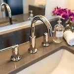 Luxe 4br Retreat With Rooftop Fire Pit & Garage Holiday home