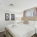 Riverfront Charm - A Scenic Downtown For 6 Nashville
