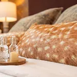 Holiday home Luxe 4br Retreat With Rooftop Fire Pit & Garage *