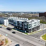Holiday home New Build Sleeps 12 2 In Scenic Bluffside Minutes To Downtown *
