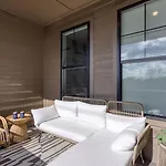 Minutes To Broadway Chic Newly Built 4bdr W Balcony 98 Degrees By Avantstay Nashville