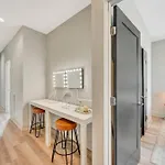 Rooftop Deck Grill Ping Pong Near Downtown Holiday home *