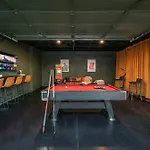 Rooftop Hot Tub Views Pac-man Pool Table