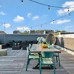 Rooftop Deck 2 Car Garage Near Downtown Holiday home *