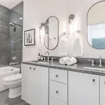 Luxe 4br Retreat With Rooftop Fire Pit & Garage