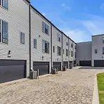 Brand New Views Karaoke Near Downtown Holiday home *