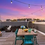 Holiday home Rooftop Deck 2 Car Garage Near Downtown