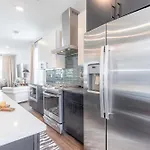 Holiday home Luxe 4br Retreat With Rooftop Fire Pit & Garage Nashville