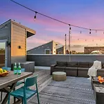 Holiday home Rooftop Deck 2 Car Garage Near Downtown