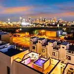 Taylor Swift Inspired Hot Tub Rooftop Deck Views * Nashville