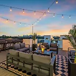 Rooftop Hot Tub Views Pac-man Pool Table Holiday home *