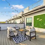 Double Rooftop Decks Hot Tub Karaoke Holiday home Nashville