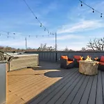 Hot Tub Poker Pool Table & Rooftop Mls View * Nashville