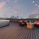 Hot Tub Poker Pool Table & Rooftop Mls View * Nashville