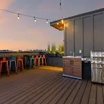 Hot Tub Poker Pool Table & Rooftop Mls View * Nashville