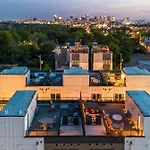 Luxe 4br Retreat With Rooftop Fire Pit & Garage *