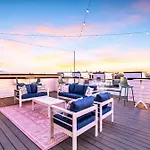 Holiday home Taylor Swift Inspired Hot Tub Rooftop Deck Views