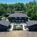 The Nomad: 4 1brs 2 24-guest Retreat Apartment Nashville